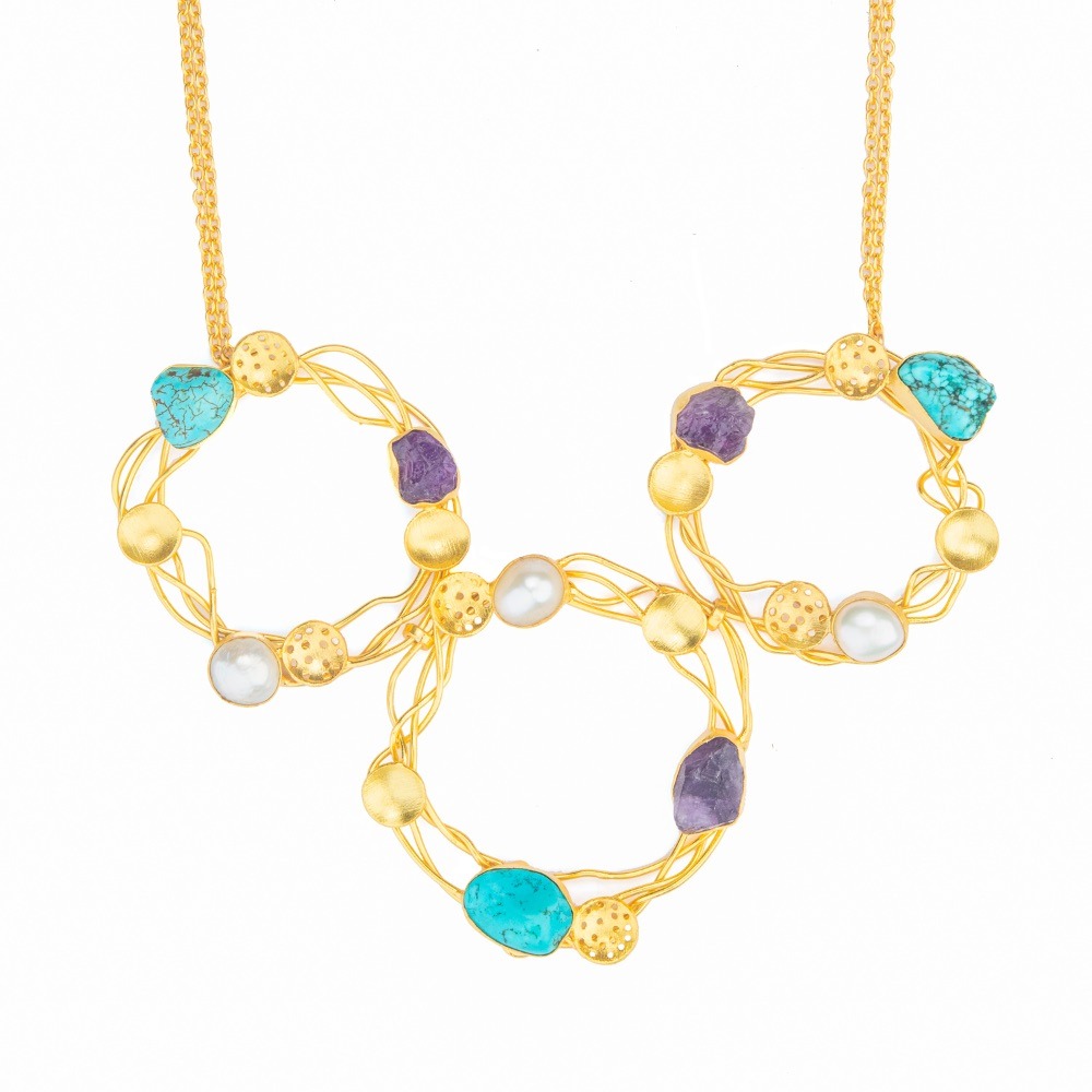 Queen Gold Choker